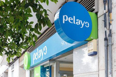 VALENCIA, İSPA - 20 ARALIK 2021: Pelayo bir İspanyol sigorta şirketi.