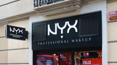 VALENCIA, İSPA - 3 Ocak 2022 New York, ABD 'li kozmetik şirketi, L' Oreal 'in yan kuruluşu.