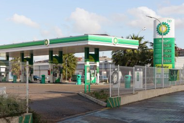 VALENCIA, İspanya - 13 Ocak 2022 BP British Petroleum, İngiltere merkezli çok uluslu bir petrol ve gaz şirketidir.