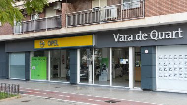 VALENCIA, İspanya - 13 Ocak 2022 Opel, Stellantis 'in yan kuruluşu olan Alman otomobil üreticisi.