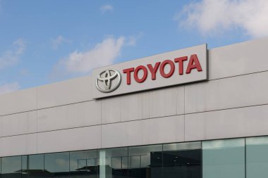 VALENCIA, İSPA - 13 Ocak 2022: Toyota, Japon çokuluslu otomobil üreticisi.