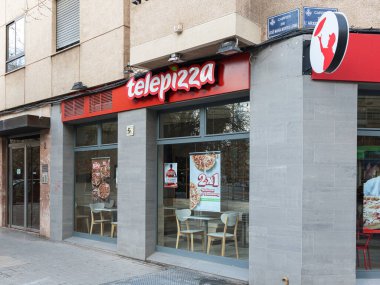 VALENCIA, İSPAIN - 13 Ocak 2022 İspanya 'nın çok uluslu pizza zinciri.