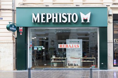 VALENCIA, İspanya - Şubat 02, 2022 Mephisto ünlü bir şehir ve gündelik ayakkabı şirketidir.