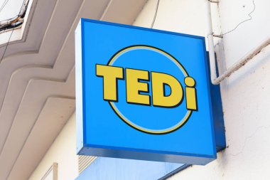 VALENCIA, İSPA - Şubat 02, 2022: Tedi, Alman gıda dışı, düşük fiyatlı perakendecidir.