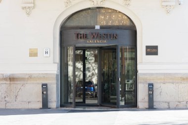 VALENCIA, İspanya - Şubat 02, 2022 Westin, Marriott International 'ın sahibi olduğu ABD' li lüks otel zinciri.