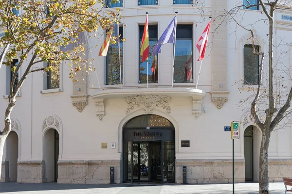 VALENCIA, İspanya - Şubat 02, 2022 Westin, Marriott International 'ın sahibi olduğu ABD' li lüks otel zinciri.