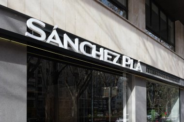 VALENCIA, SPAIN - 15 Şubat 2022 Sanchez Pla, İspanya 'nın ev kalitesinde ürün dağıtımına adanmış bir şirket.