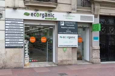 VALENCIA, İSPAN - 15 Şubat 2022: Ecorganic, İspanya 'nın organik gıda süpermarketleri zinciri.