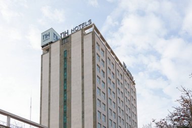 VALENCIA, İspanya - Mart 04, 2022 NH Hotel Group, İspanyol çokuluslu otel şirketidir.