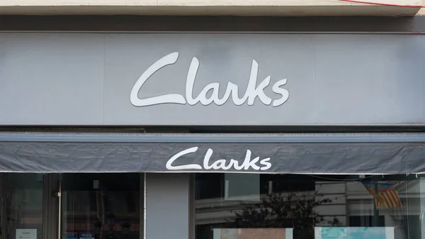 VALENCIA, İSPA - 10 Mart 2022 Clarks bir İngiliz ayakkabı imalat şirketi.