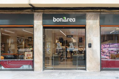 VALENCIA, İSPA - 28 Mart 2022 Bonarea, aracıları olmadan tüketicilere doğrudan satış yapan bir İspanyol süpermarket zinciri.
