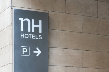VALENCIA, İSPA - 28 Mart 2022: NH Hotel Group, İspanyol çokuluslu otel şirketidir.