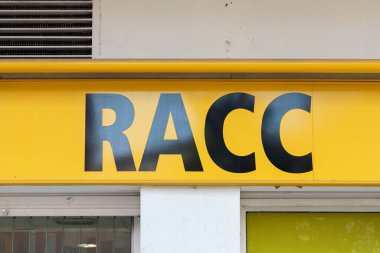 VALENCIA, İspanya - Nisan 07, 2022: RACC 1906 yılında kurulan İspanyol otomobil kulübüdür.