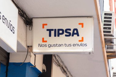 VALENCIA, İspanya - Nisan 07, 2022: Tipsa bir İspanyol lojistik şirketidir.
