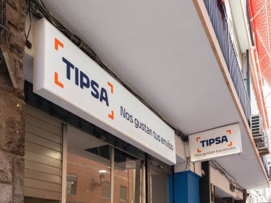 VALENCIA, İspanya - Nisan 07, 2022: Tipsa bir İspanyol lojistik şirketidir.