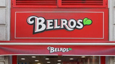 VALENCIA, İSPAN - 14 Nisan 2022 Belros, İspanyol şekerleme ve abur cubur dükkanı zinciri.