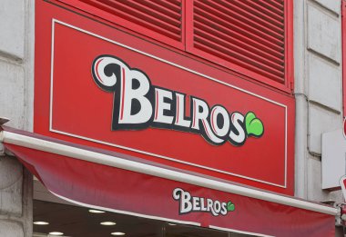 VALENCIA, İSPAN - 14 Nisan 2022 Belros, İspanyol şekerleme ve abur cubur dükkanı zinciri.