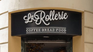 VALENCIA, İspanya - 14 Nisan 2022 Valencia şehir merkezindeki La Rollerie Restoranı