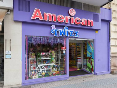 VALENCIA, İspanya - Nisan 07, 2022: Amerikalı Ayyaş, Valencia 'da yeni bir Amerikan şeker dükkanı.