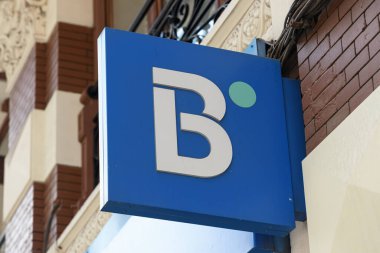 VALENCIA, İspanya - 22 Şubat 2022: B seyahat markası bir İspanyol seyahat acentesidir. Bacelo Grubu