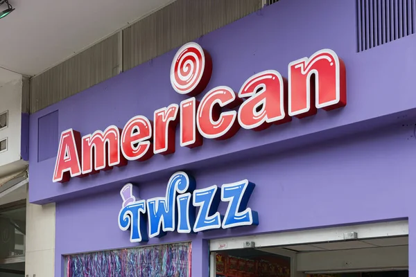 VALENCIA, İspanya - Nisan 07, 2022: Amerikalı Ayyaş, Valencia 'da yeni bir Amerikan şeker dükkanı.