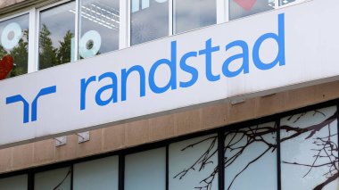 VALENCIA, İspanya - Mayıs 05, 2022: Randstad Hollandalı çok uluslu insan kaynakları danışmanlık firması
