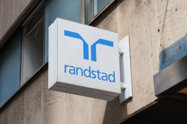 VALENCIA, İspanya - Mayıs 05, 2022: Randstad Hollandalı çok uluslu insan kaynakları danışmanlık firması