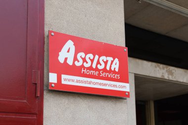 VALENCIA, İspanya - Mayıs 05, 2022: Assista, idari ve gayrimenkul yönetimi, şirket tesislerinin bakımı ve ev yardımlarına adanmış bir şirkettir.