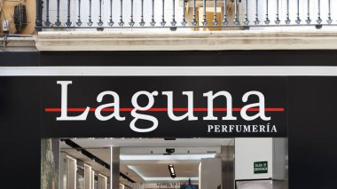 VALENCIA, İspanya - Mayıs 05, 2022 Laguna İspanyol parfüm ve kozmetik zinciri.