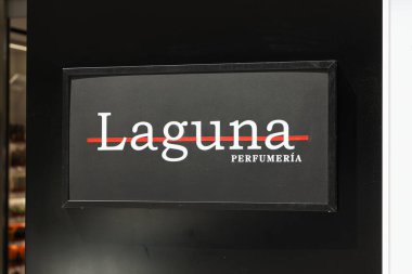 VALENCIA, İspanya - Mayıs 05, 2022 Laguna İspanyol parfüm ve kozmetik zinciri.