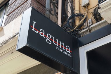 VALENCIA, İspanya - Mayıs 05, 2022 Laguna İspanyol parfüm ve kozmetik zinciri.
