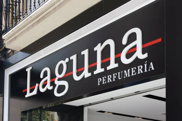 VALENCIA, İspanya - Mayıs 05, 2022 Laguna İspanyol parfüm ve kozmetik zinciri.