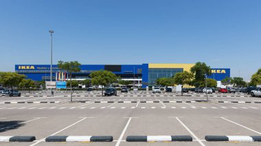 ALFAFAR, İspanya - Haziran 06, 2022: Ikea mobilya, mutfak gereçleri ve ev aksesuarları tasarlayan ve satan İsveçli çokuluslu bir şirket.