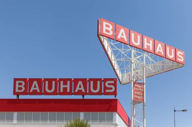 ALFAFAR, İspanya - Haziran 06, 2022: Bauhaus, Alman perakende satış zinciri.