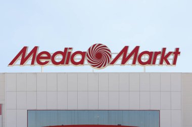 ALFAFAR, İspanya - Haziran 06, 2022: Medya Markt tüketici elektroniği satan çok uluslu bir Alman mağaza zinciri.