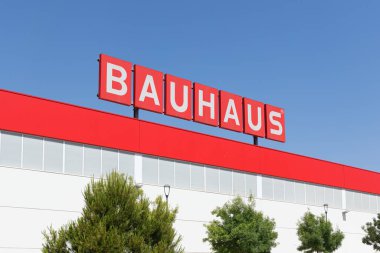 ALFAFAR, İspanya - Haziran 06, 2022: Bauhaus, Alman perakende satış zinciri.