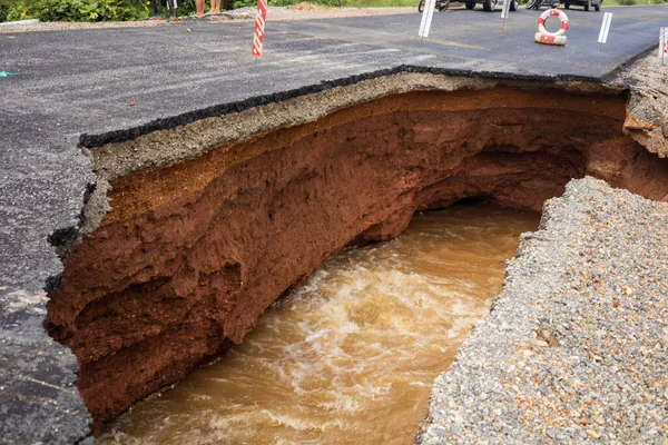 Camino Fue Destruido Por Erosión Del Agua Causada Por Fuertes — Foto de Stock