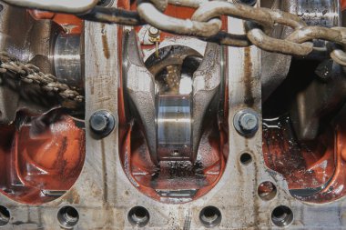 Araba Motor ve Zinciri 'nin Crankshaft ve Silindir Blok ve Sürgüsünün Altında