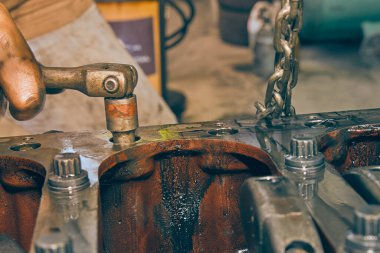 Ön Görünüm Oto Tamircisi veya Araba Tamircisi Sıkışık Silindir Kilidi Vintage Tone 'daki Kırıcı Çubuğu