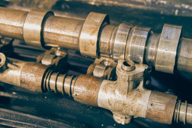 Üstten Camshaft ve Rocker Arm and Spring of Car Engine in Vintage Tone