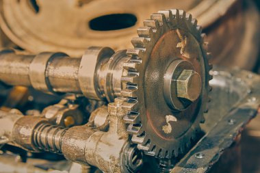 Sağ Çerçeve Camshaft Sprocket ve Üstten Camshaft ve Sallanan Araba Motoru Vintage Tone 'da