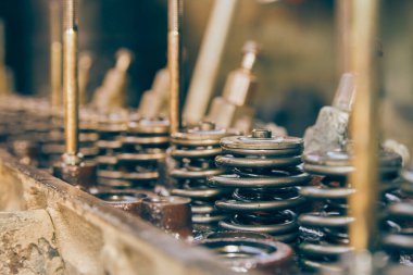 Sağ Çerçeve Egzoz vanası, Vana ve Yakıt Enjektörü Eski Ton Motorunun Silindir Başında