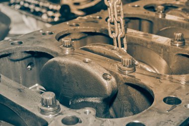 Siyah ve Beyaz Çerçeve Krank mili ve Silindir Motor Bloğu ve Sürgüsü