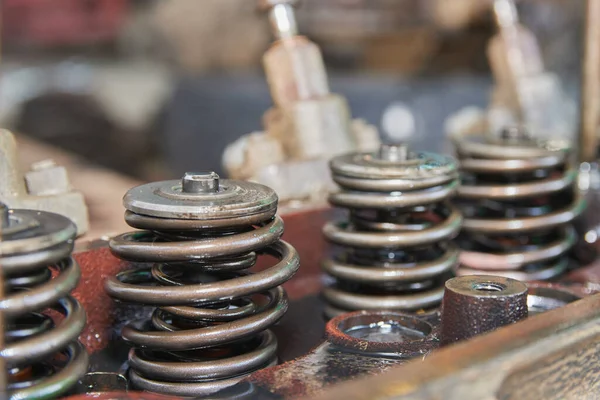 Görünümü yakınlaştır Sol Çerçeve Giriş Valfi ve Yakıt Enjektörü Kamyon Motor Başında