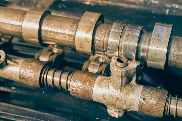 Üstten Camshaft ve Rocker Arm and Spring of Car Engine in Vintage Tone