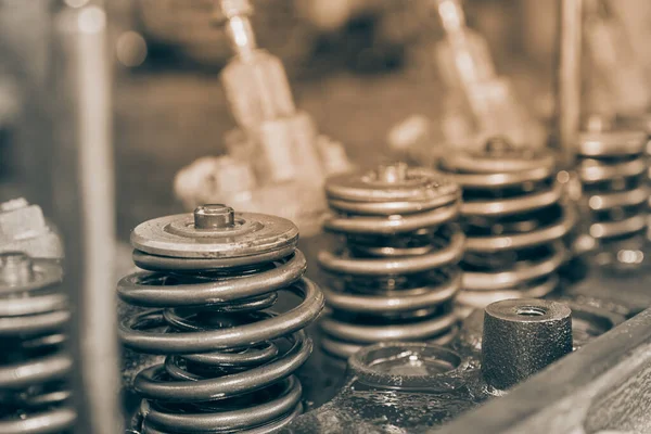 Sol Çerçeve Siyah ve Beyaz emme vanası ve egzoz vanası ve Yakıt Enjektörü Kamyon Motor Başında