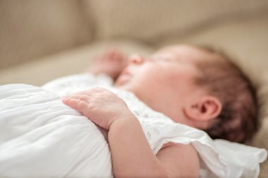 el ayrıntı uyuyan bir bebek kız