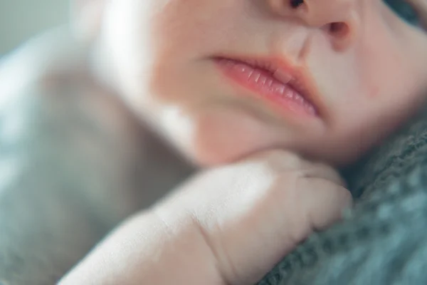 Série de bebê recém-nascido bonito com filtro de bokeh pastel — Fotografia de Stock