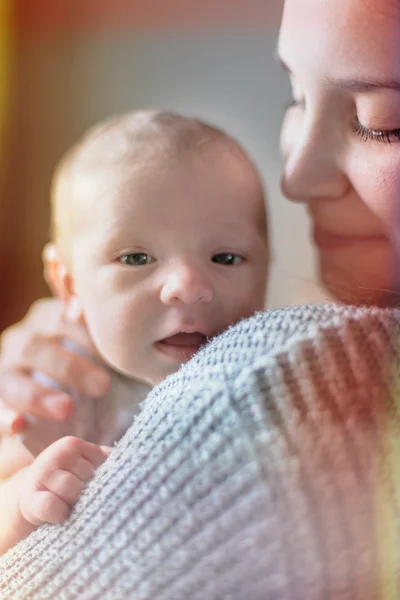 Симпатичный новорожденный детская серия с винтажным фильтром — стоковое фото