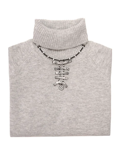 Ожерелье и свитер — стоковое фото